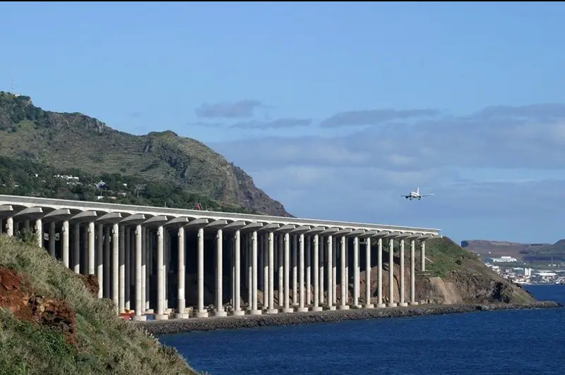 aeroporturi-ciudate-Madeira1