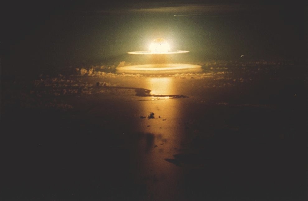bomba-nucleara-omofon25