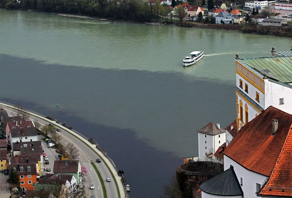 Imagini pentru 15 locuri unde douÄ ape se Ã®ntÃ¢lnesc, dar nu se amestecÄ