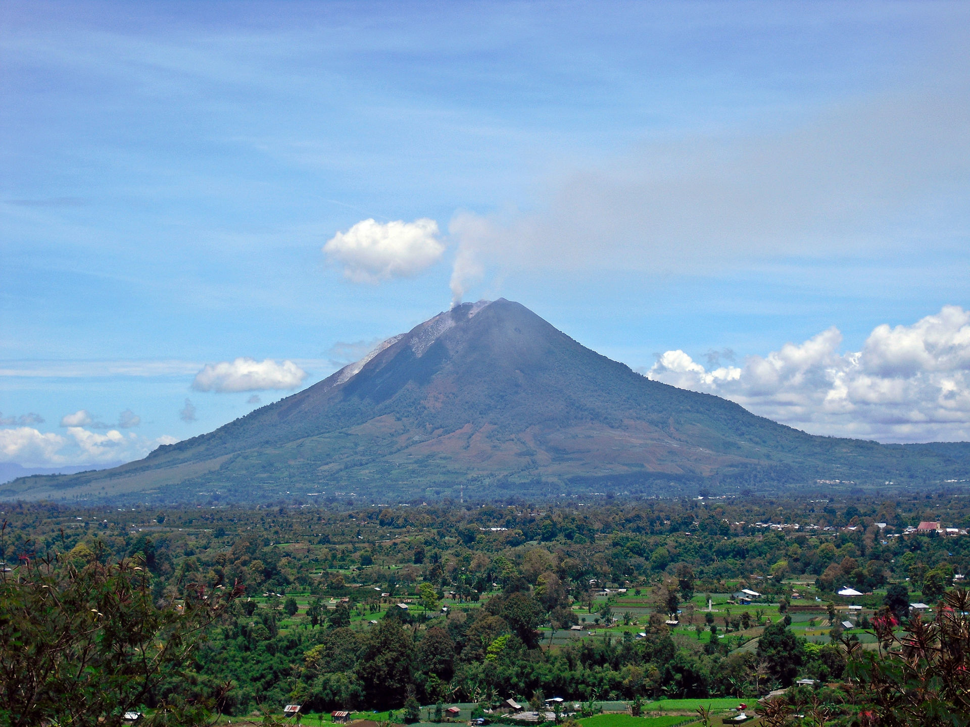 vulcanul sinabung