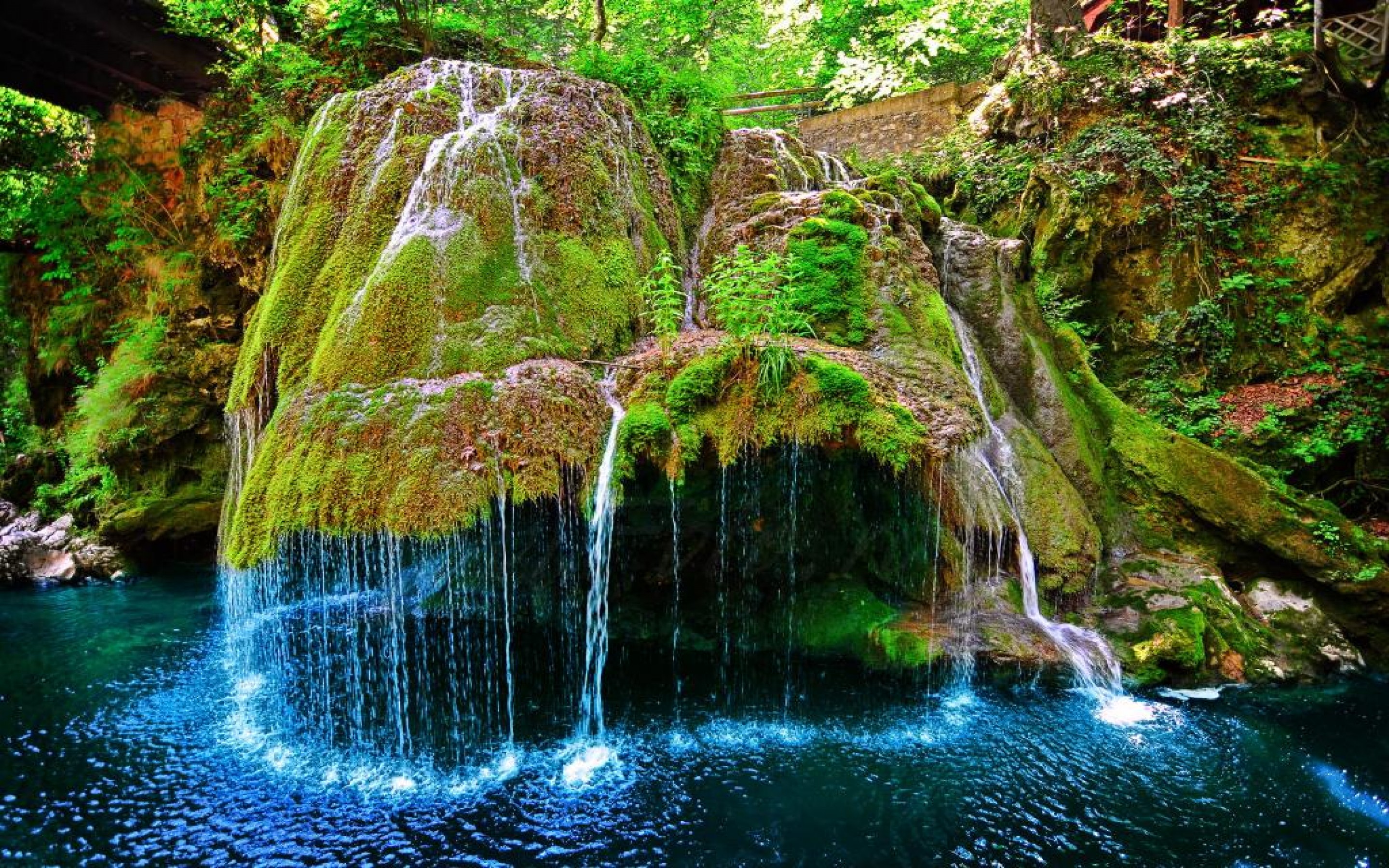 Самые красивые медленно. Водопад Бигар Румыния. Каскадный водопад Бигар, Румыния. Водопад Бигар в Западной Румынии. Водопад Бигэр.